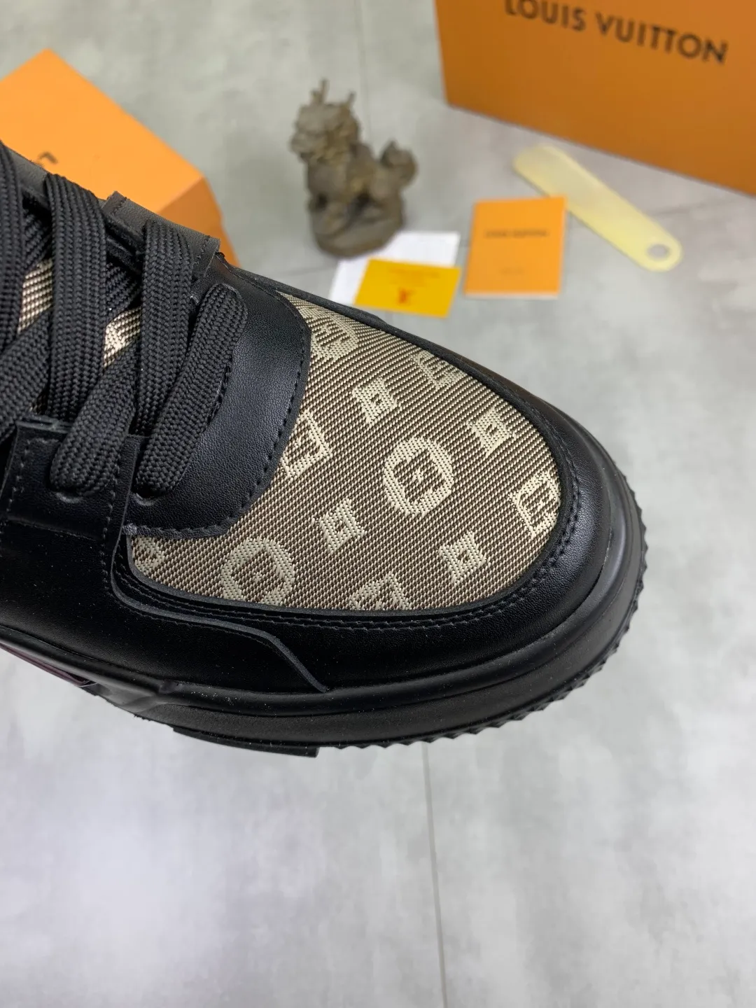 Men's men's shoes 💰P440 new style 💶【LOUIS VUITTON) new high top🍀LV Louis Vuitton *—— LV classic high top trendy shoes! Made of imported original soft calfskin, water-dyed pigskin lining. Original wear-resistant rubber outsole! High quality products! Code number: 38-44 Color: 3️⃣ colors available